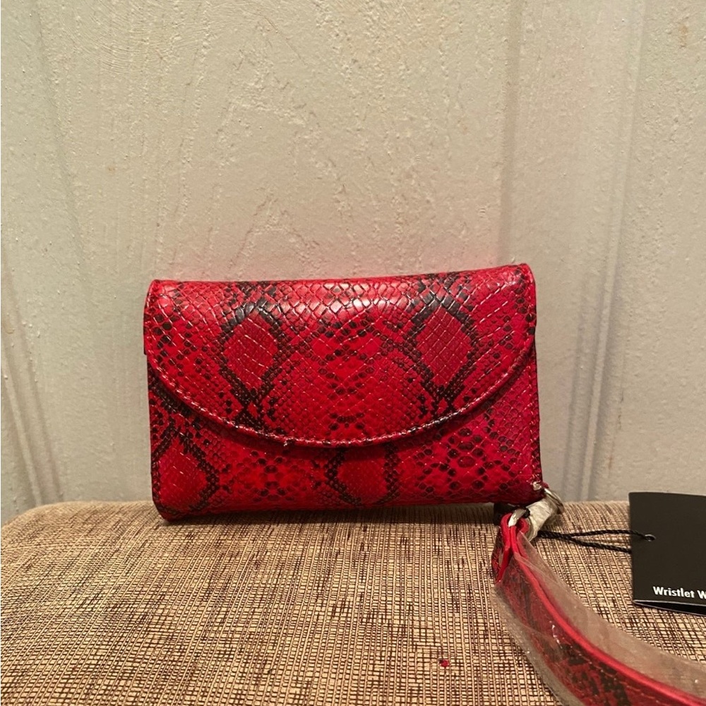 Wristlet Red Animal Print Credit & Debit card holder wallets for iPhone 3s,4,4s.